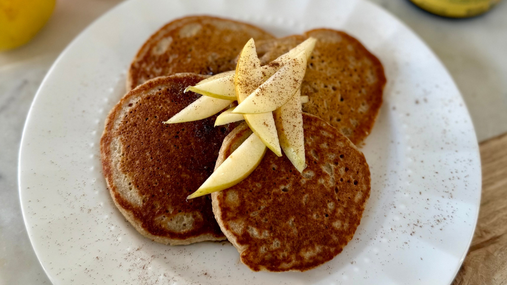 Apple Cinnamon Pancakes ft. 3MB