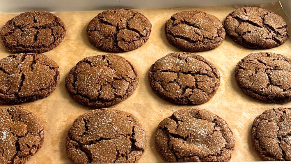 Classic Gingersnap Cookies ft. 5MB