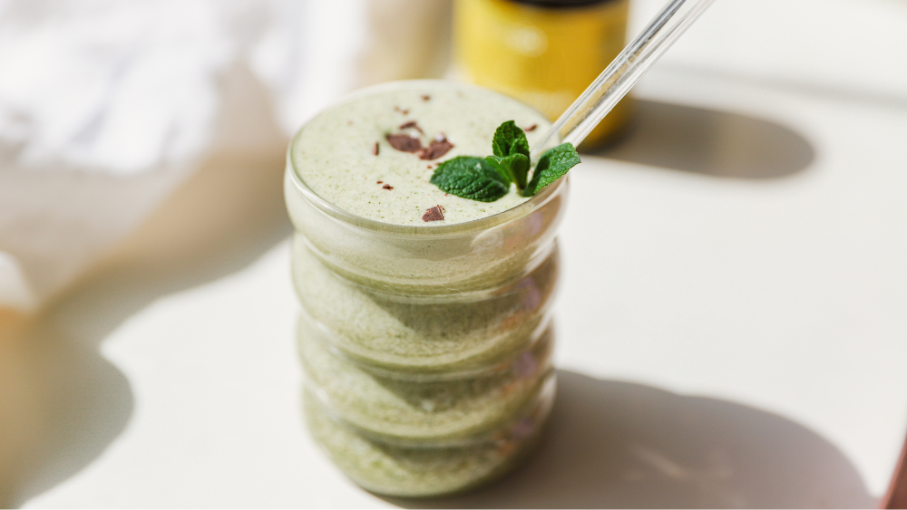 refreshing-mint-chip-smoothie-with-mushroom-blend